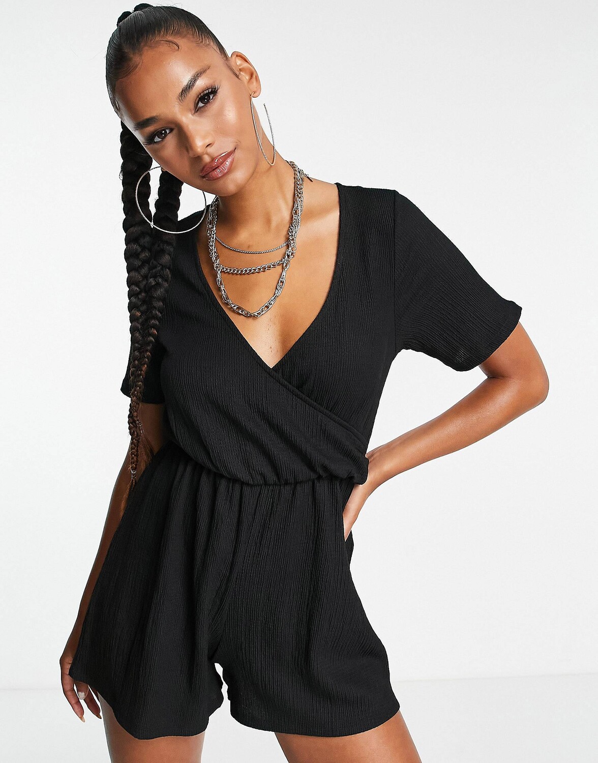 

Черный текстурированный пляжный комбинезон с запахом ASOS DESIGN