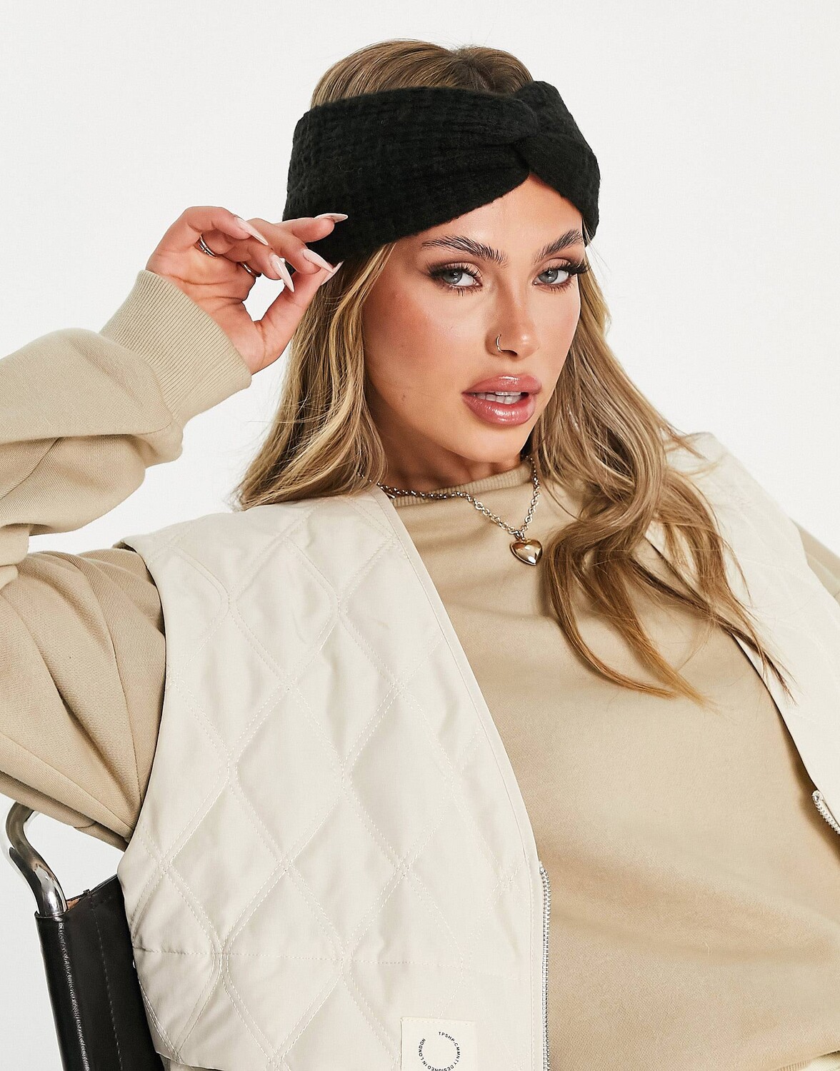 

Черная текстурная вязаная повязка на голову ASOS DESIGN
