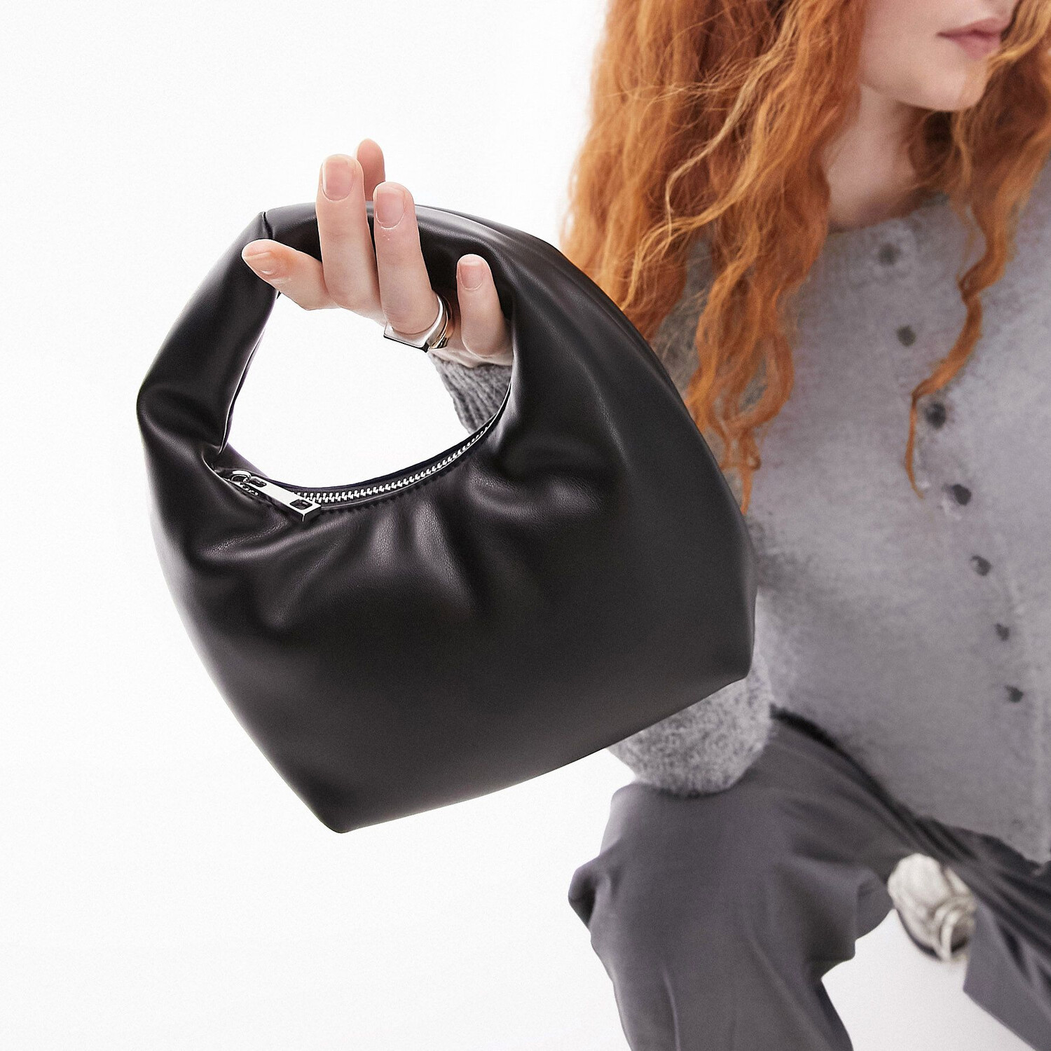 

Сумка Topshop Groovy Puffy Grab, черный