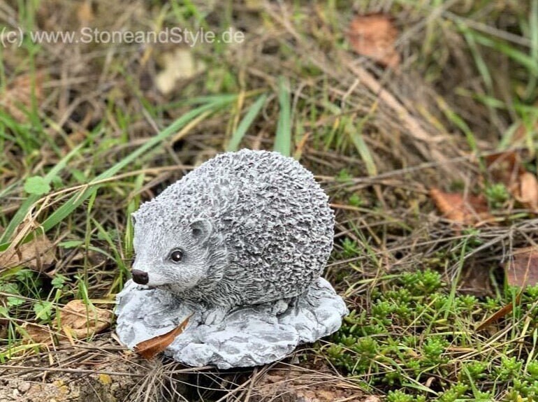 

Каменная фигурка ежик "Маленький Ферди"