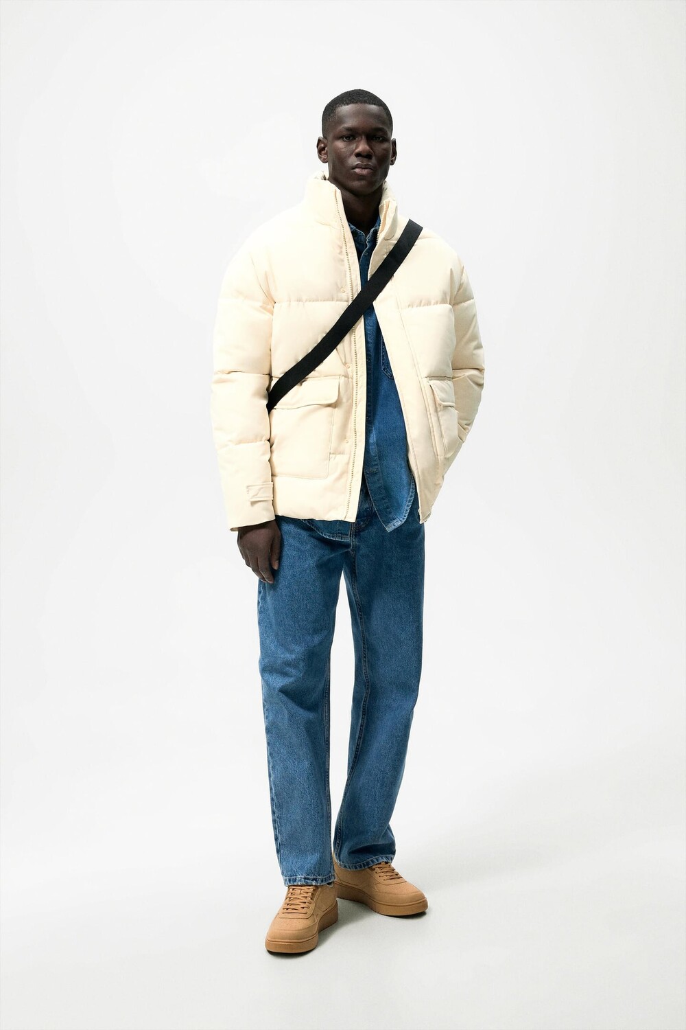 

Монохромные кроссовки ZARA, 1