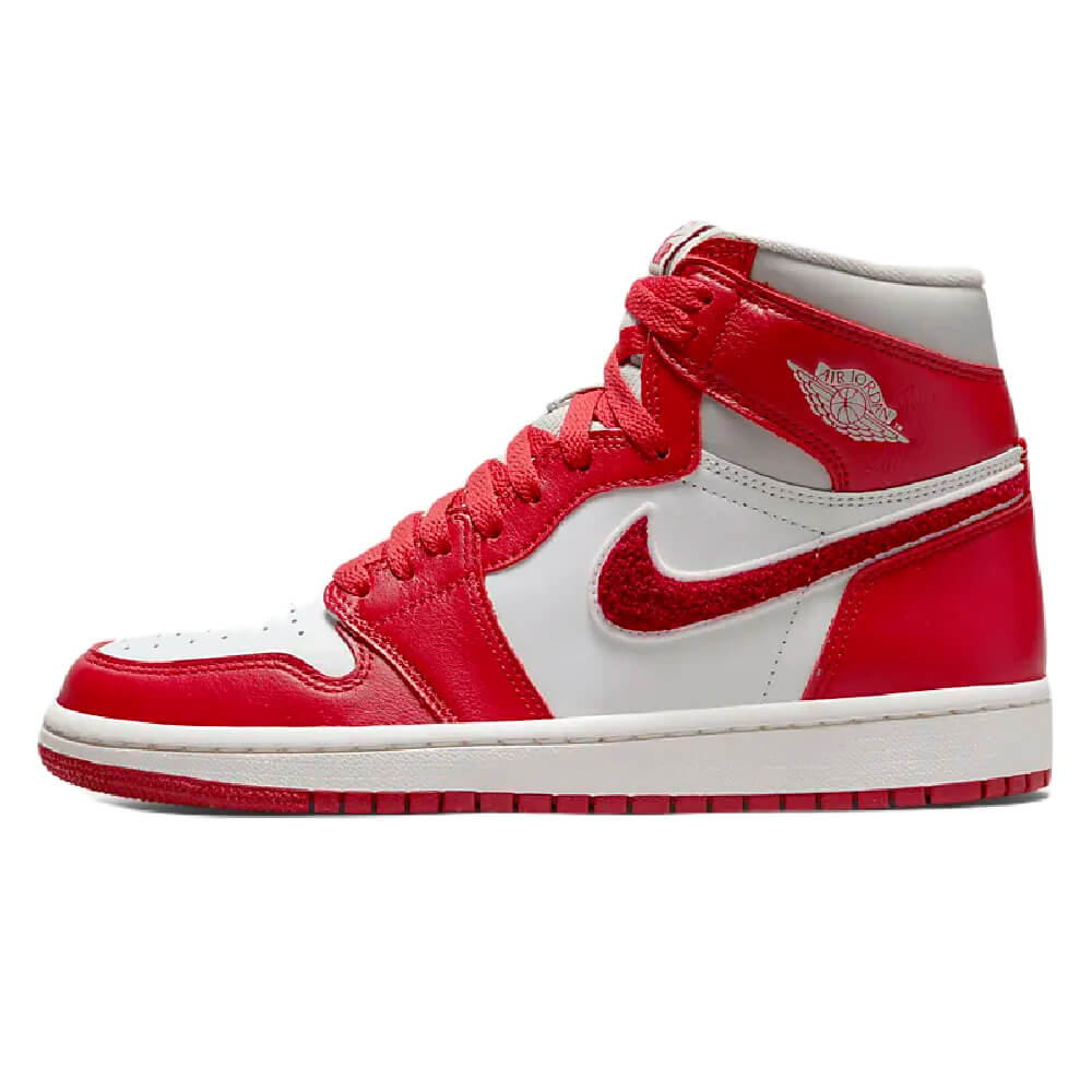 цена Кроссовки Nike Air Jordan 1 Retro High OG, красный/белый