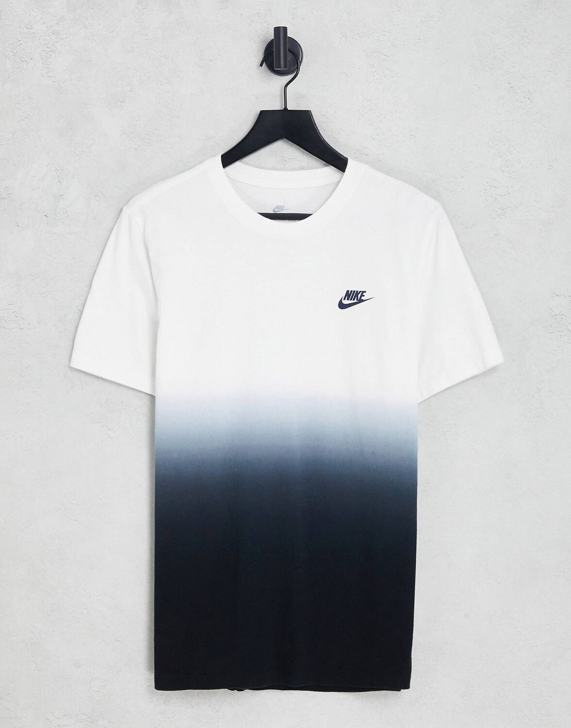 

Бело-черная футболка Nike с эффектом градиента