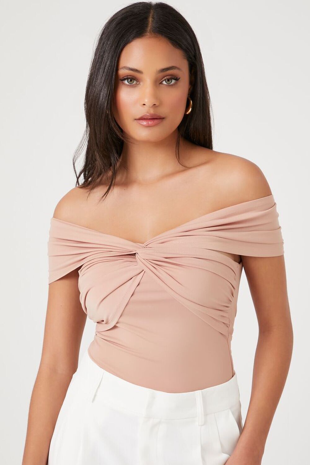 

Боди с открытыми плечами и закручивающейся передней частью Forever 21, песочный