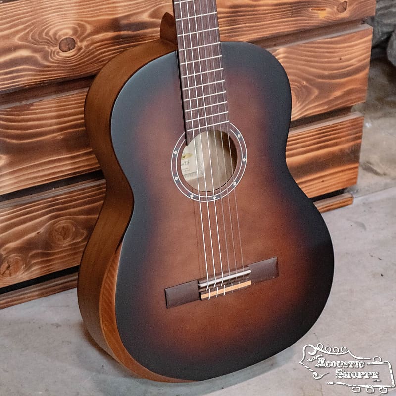 Акустическая гитара Ortega R55DLX-BFT Family Series Deluxe Engelmann Spruce/Catalpa Bourbon Fade Nylon String Guitar #0936 фотографии