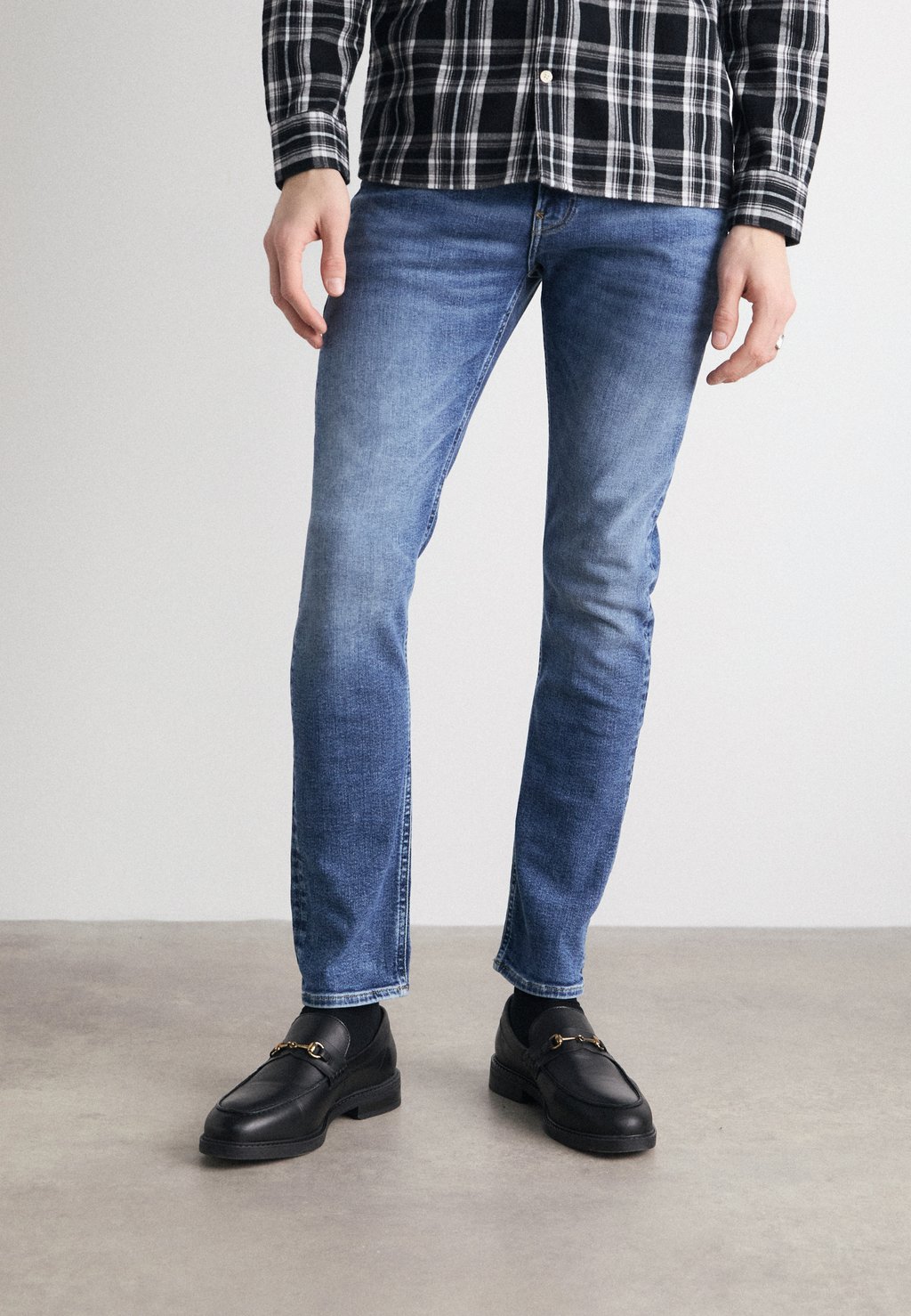 Джинсы зауженного кроя Calvin Klein Jeans, цвет denim dark джинсы свободного кроя mom calvin klein jeans цвет denim dark