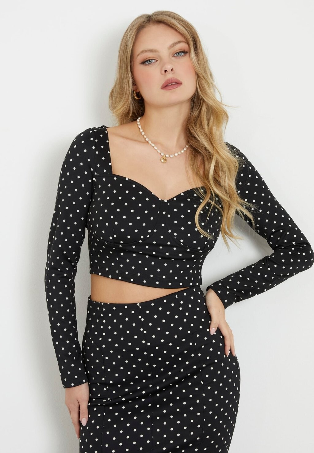 

Блузка Guess, цвет punkte schwarz
