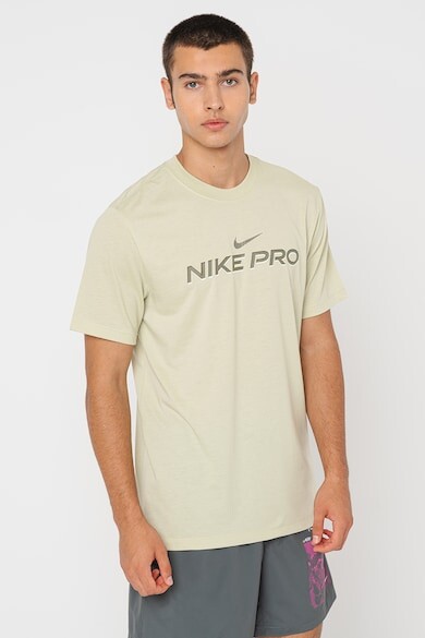 

Спортивная футболка с Dri-FIT Nike