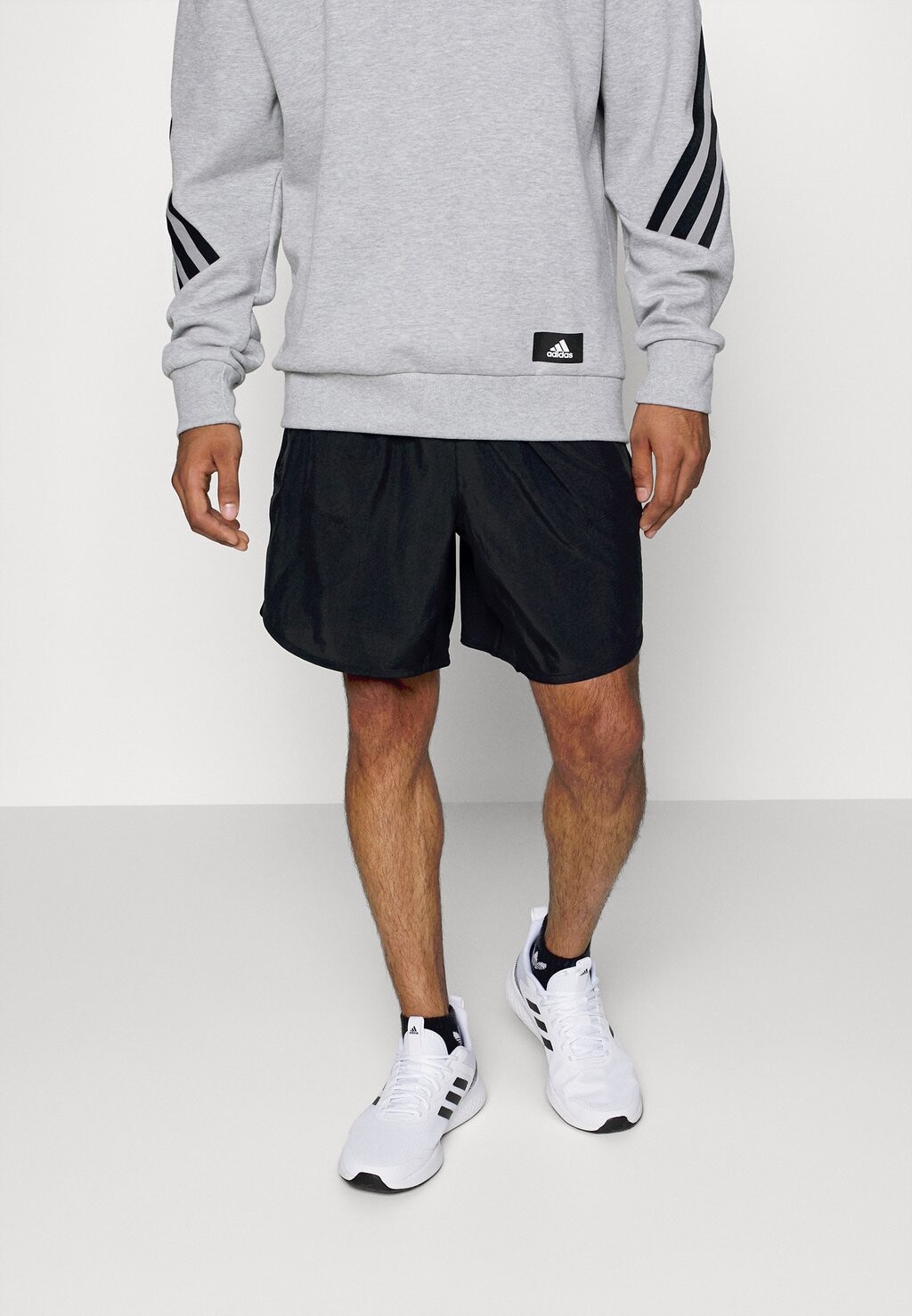 

Спортивные шорты Adidas