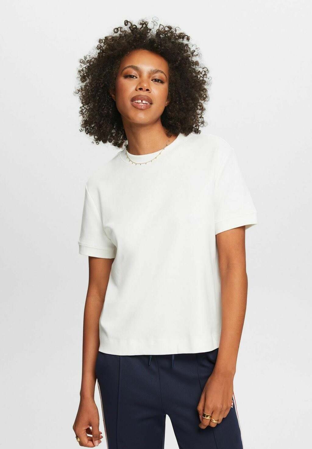 

Футболка базовая KURZÄRMLIGES MIT RUNDHALSAUSSCHNITT Esprit, цвет off white