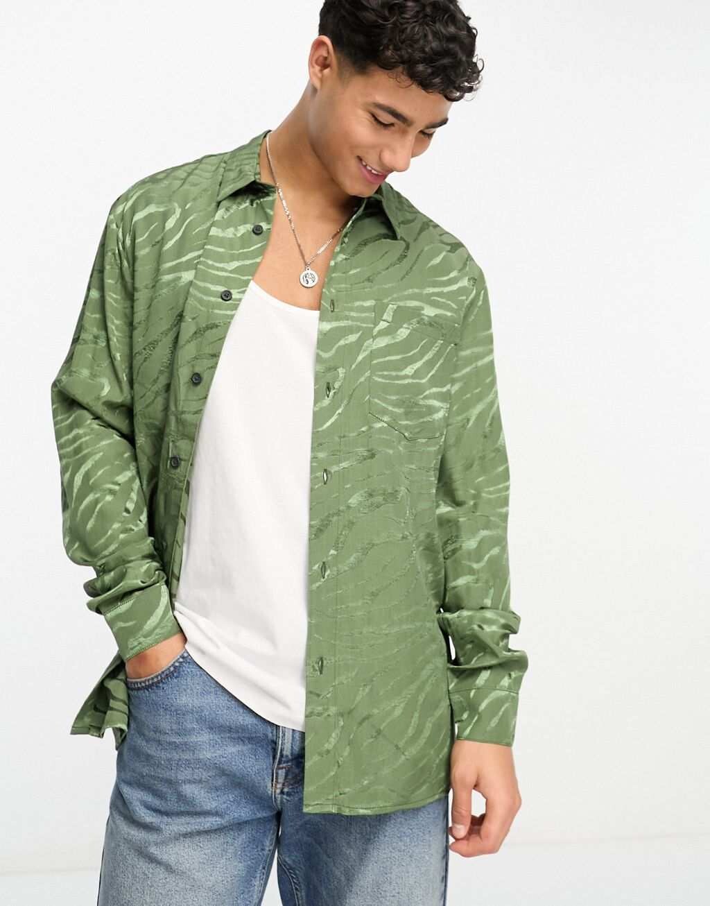 

Зеленая рубашка с длинными рукавами и зеброй River Island