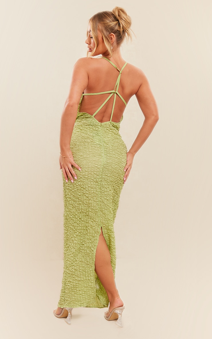 PrettyLittleThing Зелёное фактурное платье мидакси с вырезом на спине и воротником-хомутом