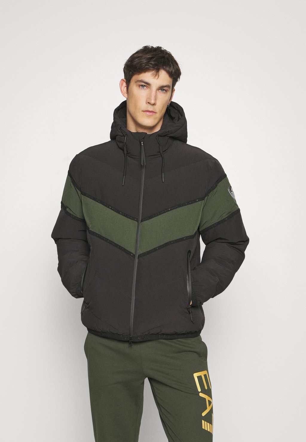 

Зимняя куртка EA7 Emporio Armani КУРТКА, черный