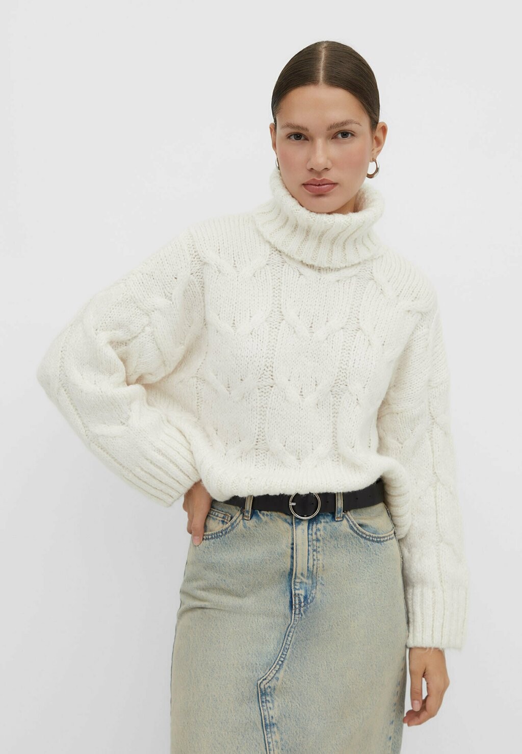 

Вязаный свитер CABLE Stradivarius, цвет white