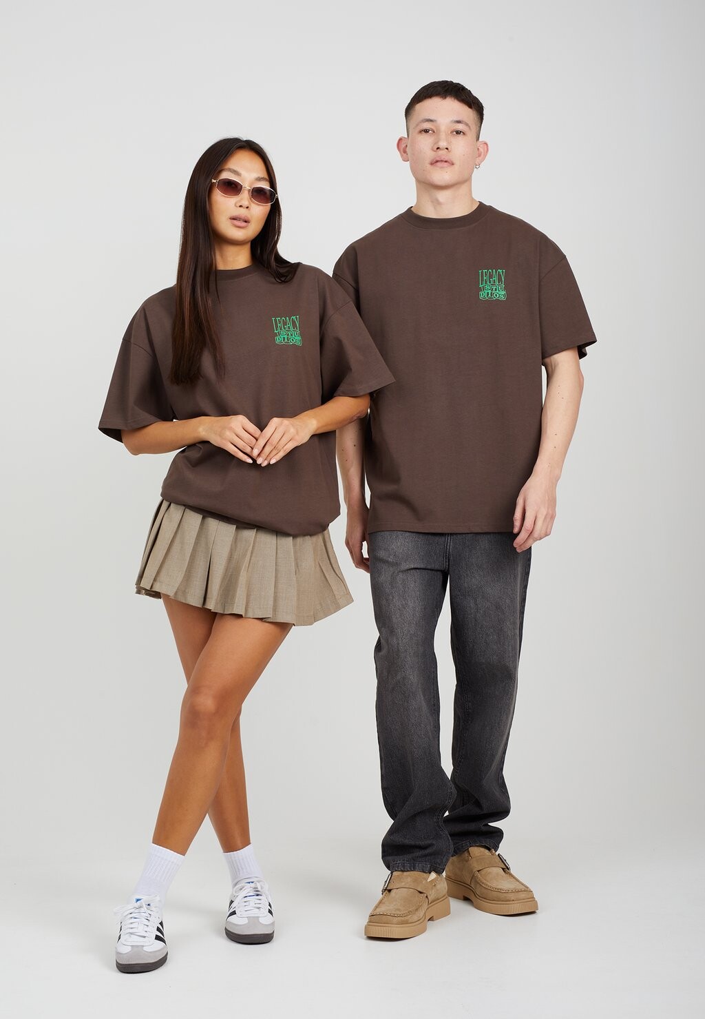 

Принт на футболке UNISEX LEGACY STUDIOS, коричневый