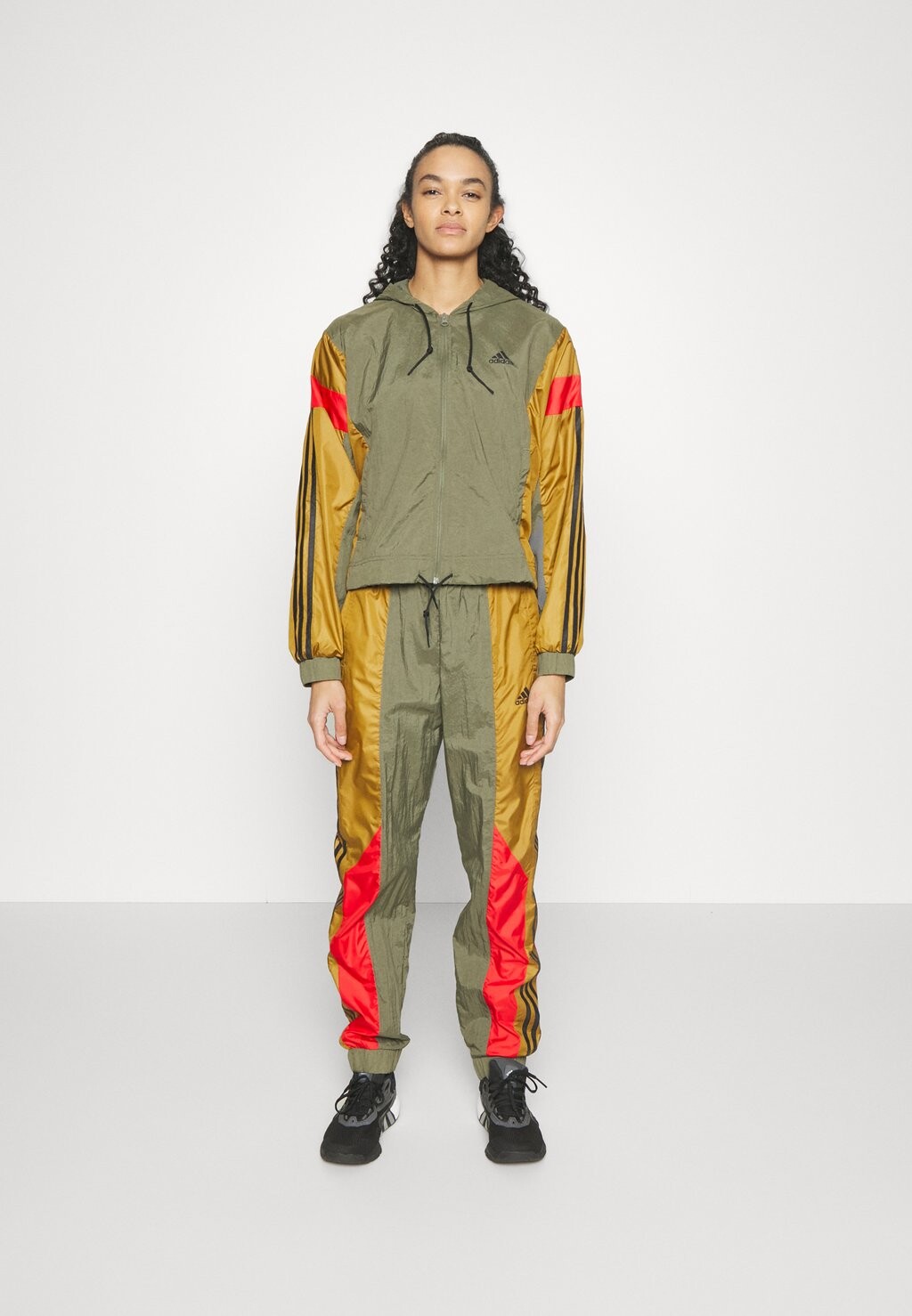 

Спортивный костюм Adidas, Серый