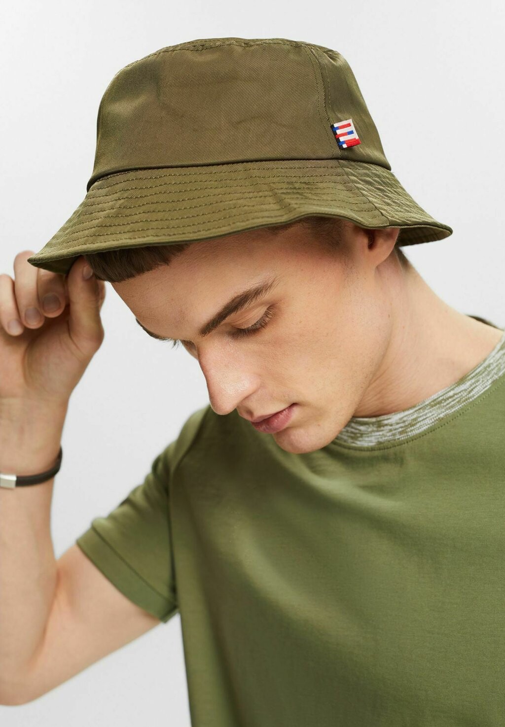 

Панама BUCKET Esprit, цвет pale khaki