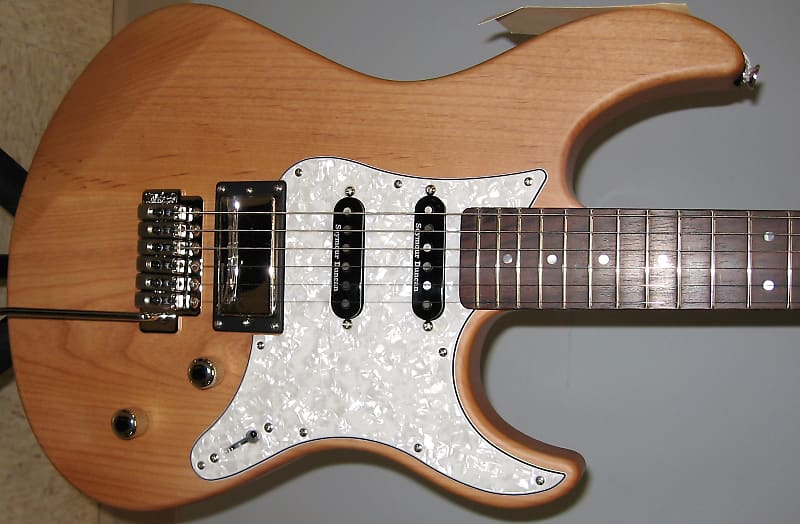 цена Электрогитара Yamaha PAC612VIIX Pacifica Solidbody Electric Guitar w/Rosewood Fretboard - Yellow Natural Satin