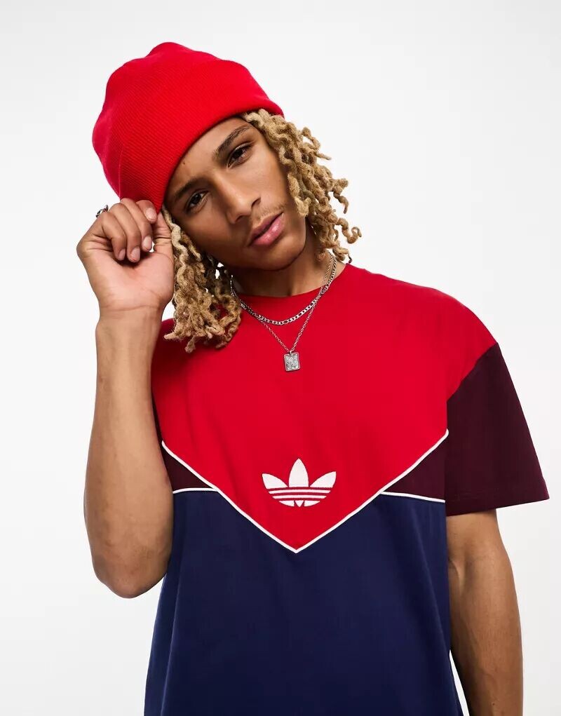 

Алая футболка adidas Originals Adicolor