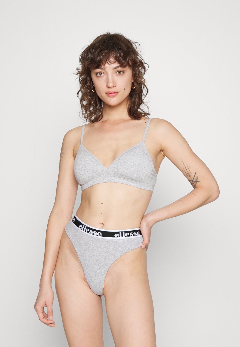 

Стринги Ellesse