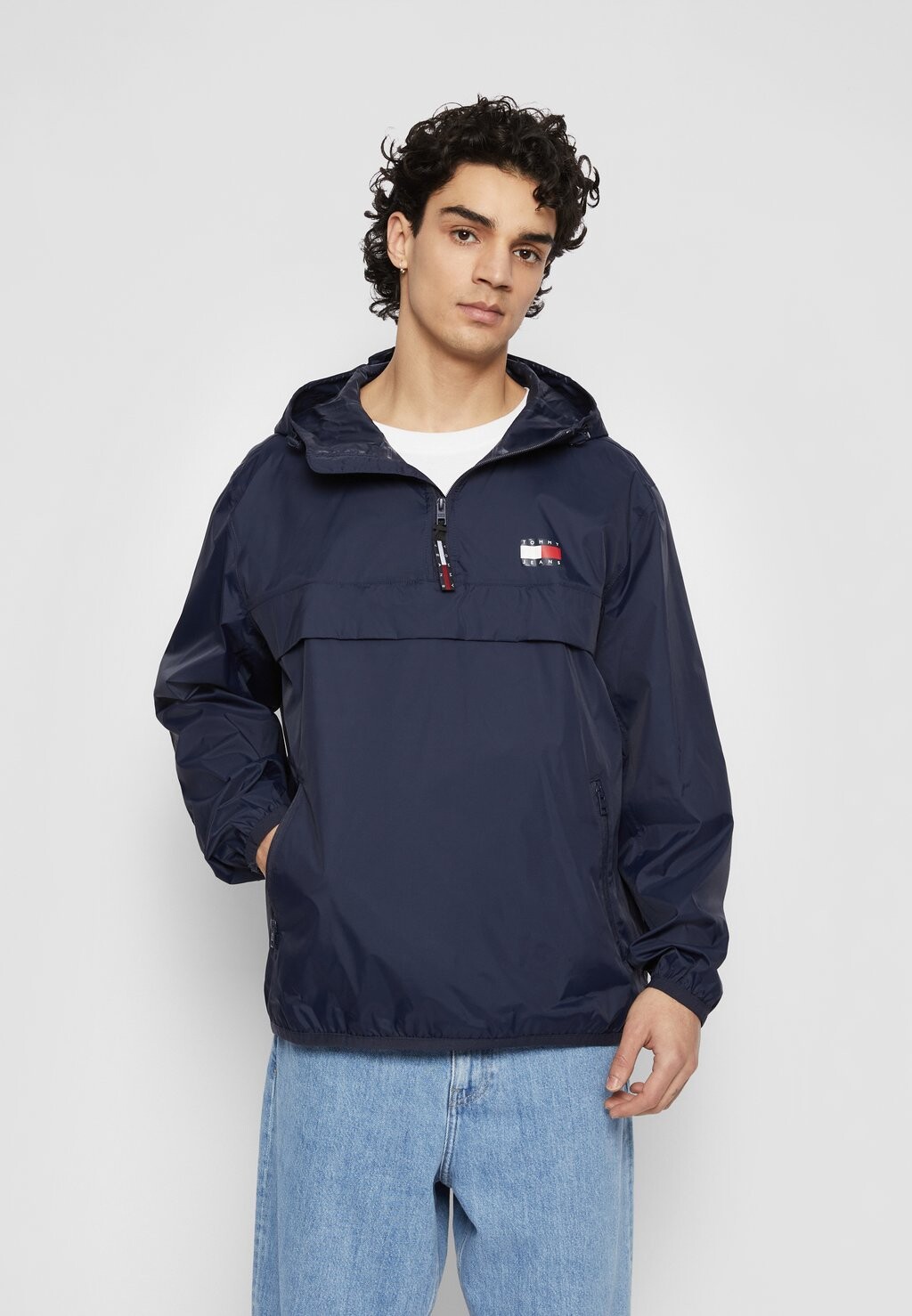 

Ветровка Tommy Jeans