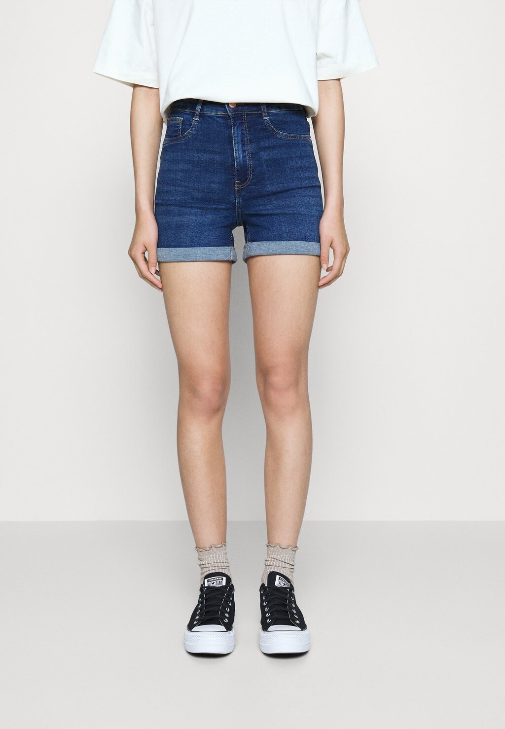 

Джинсовые шорты Gina Tricot, синий
