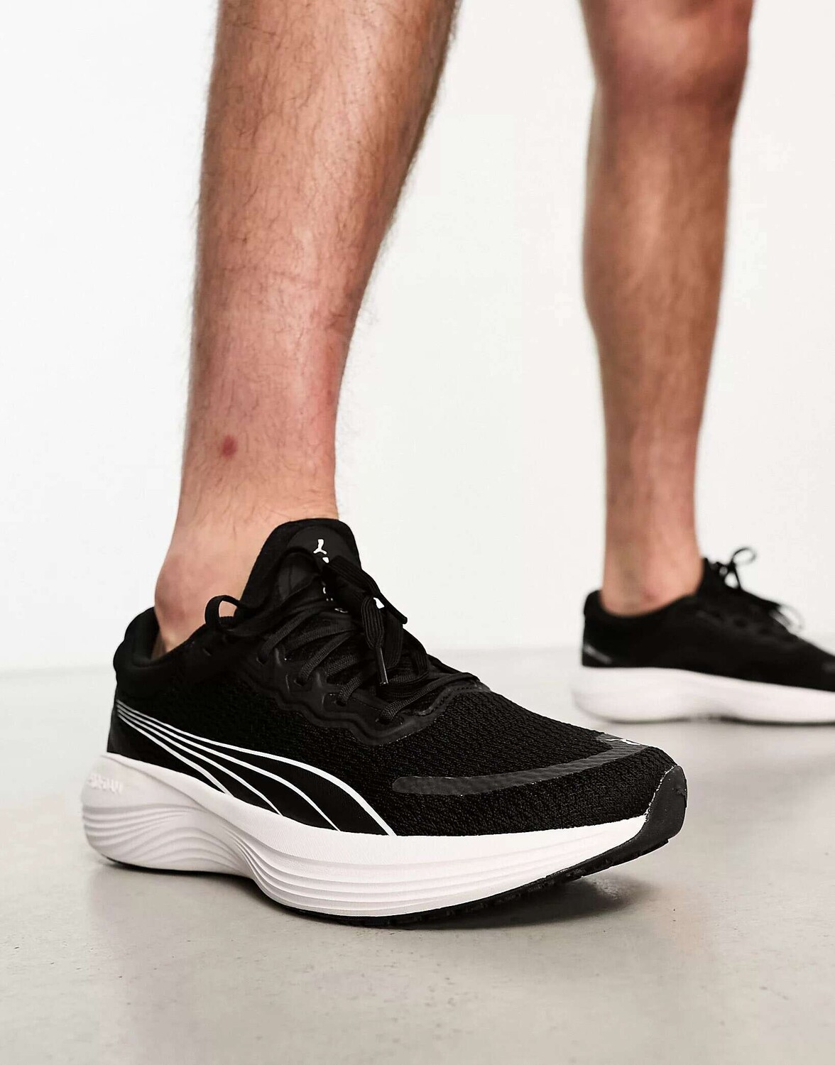 

Черно-белые кроссовки Puma Scend, Черный