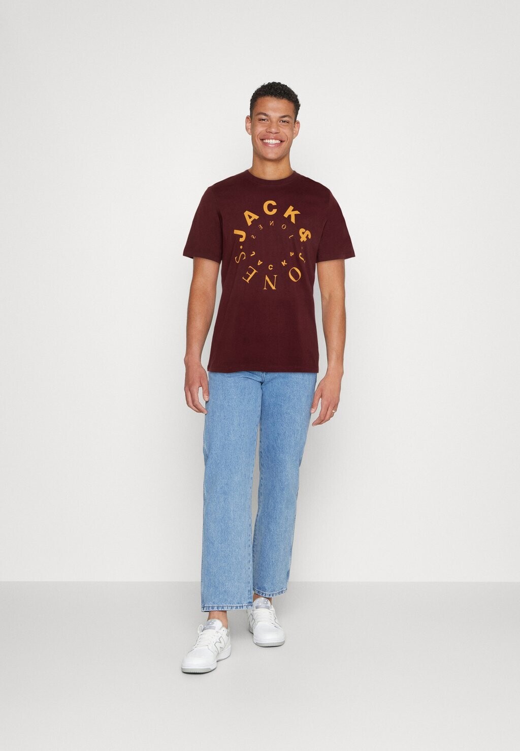 

Футболка с принтом Jack & Jones, молочный, Коричневый