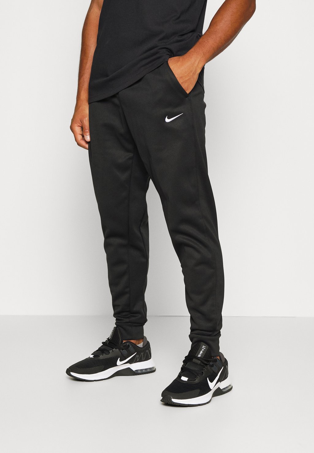 Спортивные брюки PANT TAPER Nike, черный/белый спортивные брюки pant taper nike deep jungle