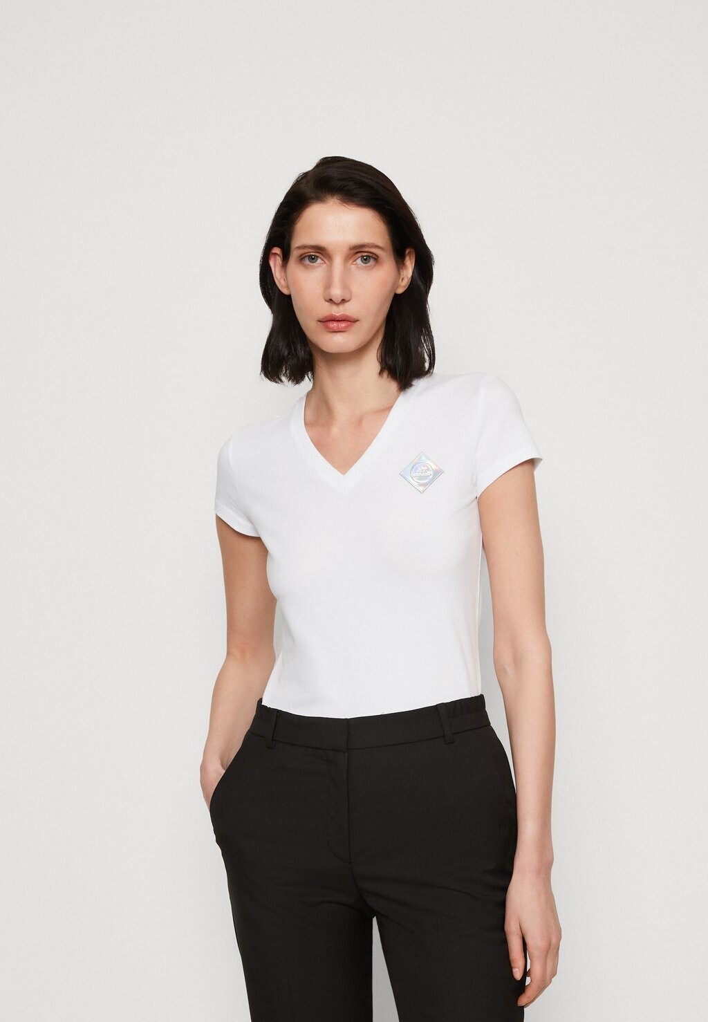 

Базовая футболка Armani Exchange, белый