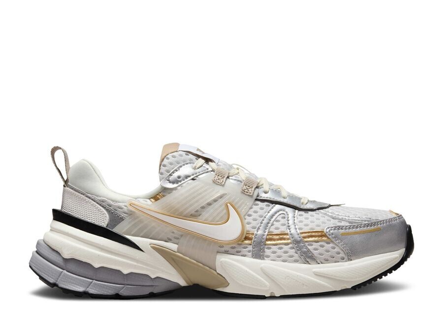 

Кроссовки Nike Wmns V2K Run, цвет Khaki Metallic Silver