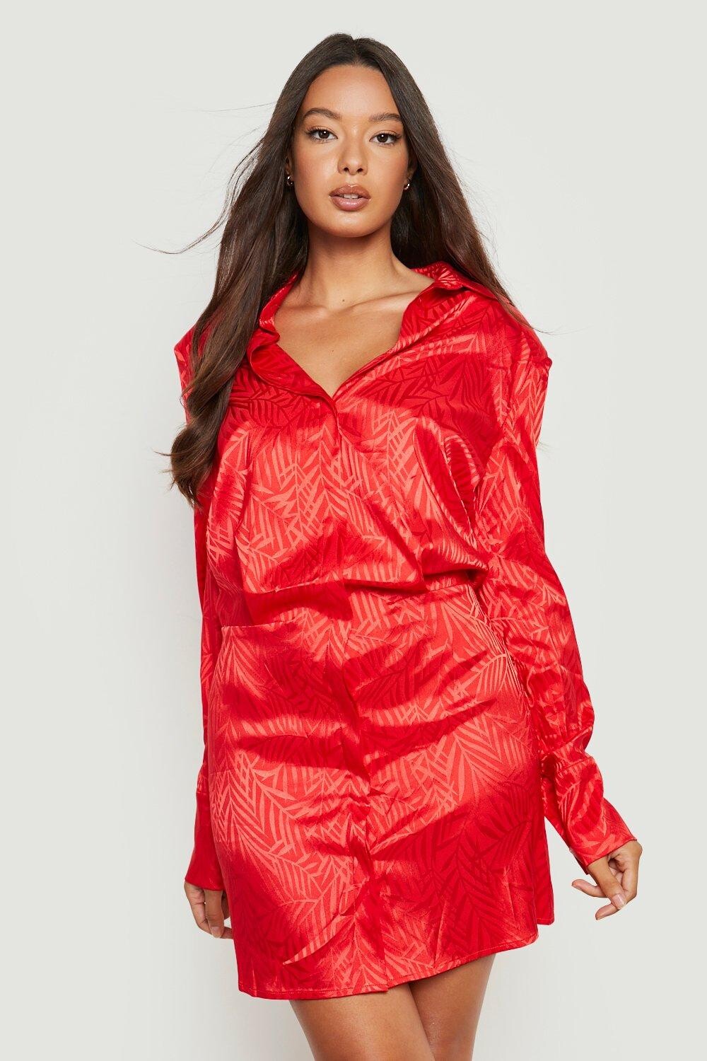 

Платье-рубашка с жаккардовым атласом с подплечниками Boohoo, красный