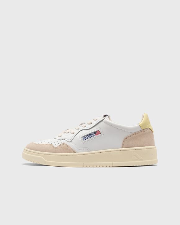 

Кроссовки Autry Action Shoes Wmns Medalist Low, цвет leat/suede wht/lemgra