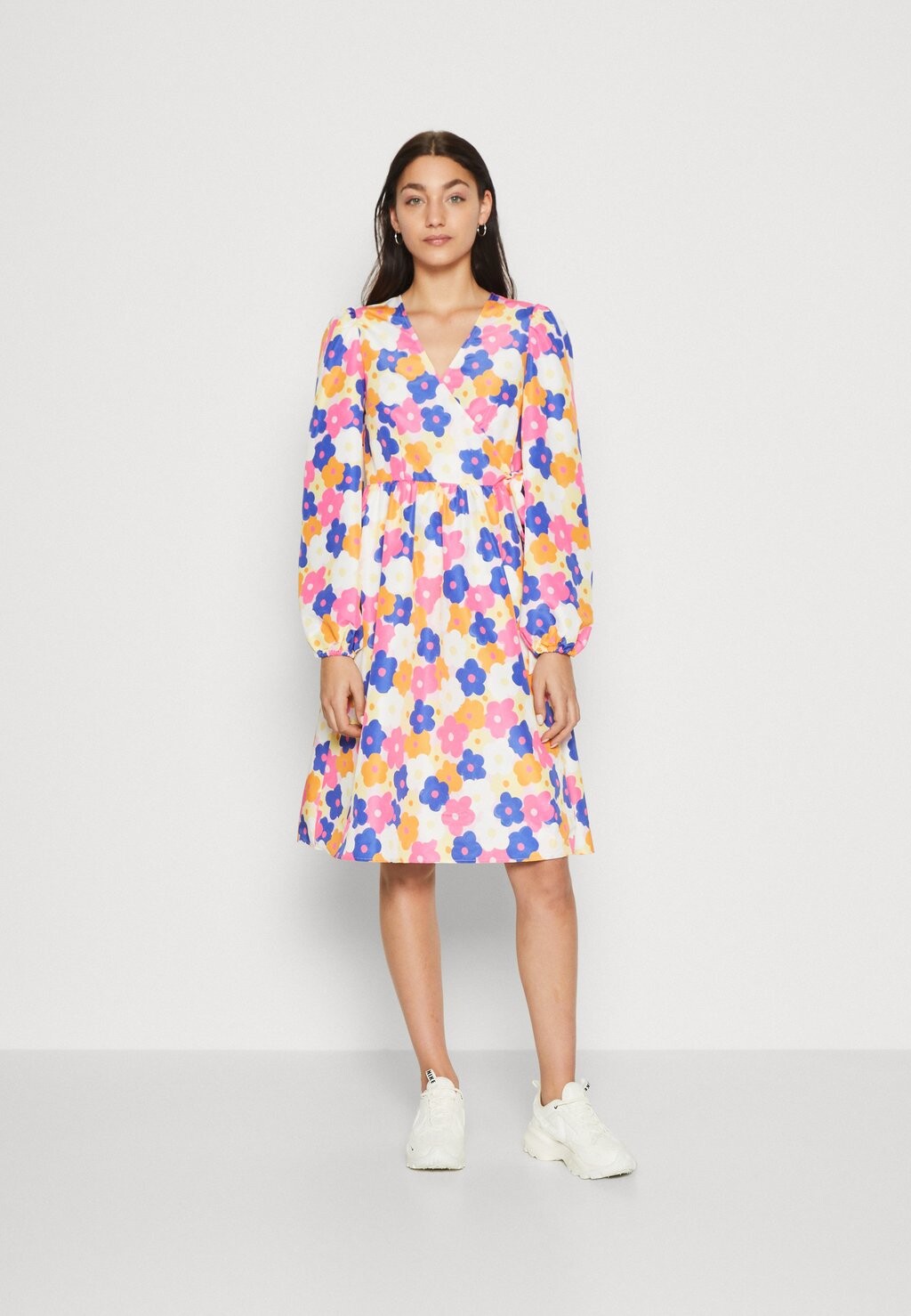 

Летнее платье Monki, светло-розовый