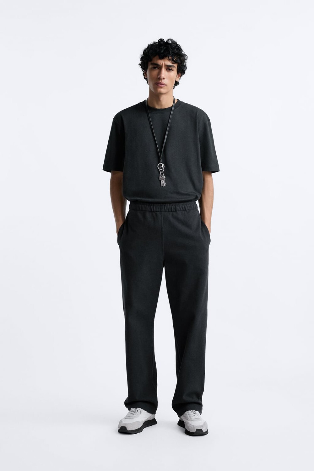 

Очень тяжелая футболка ZARA, угольный