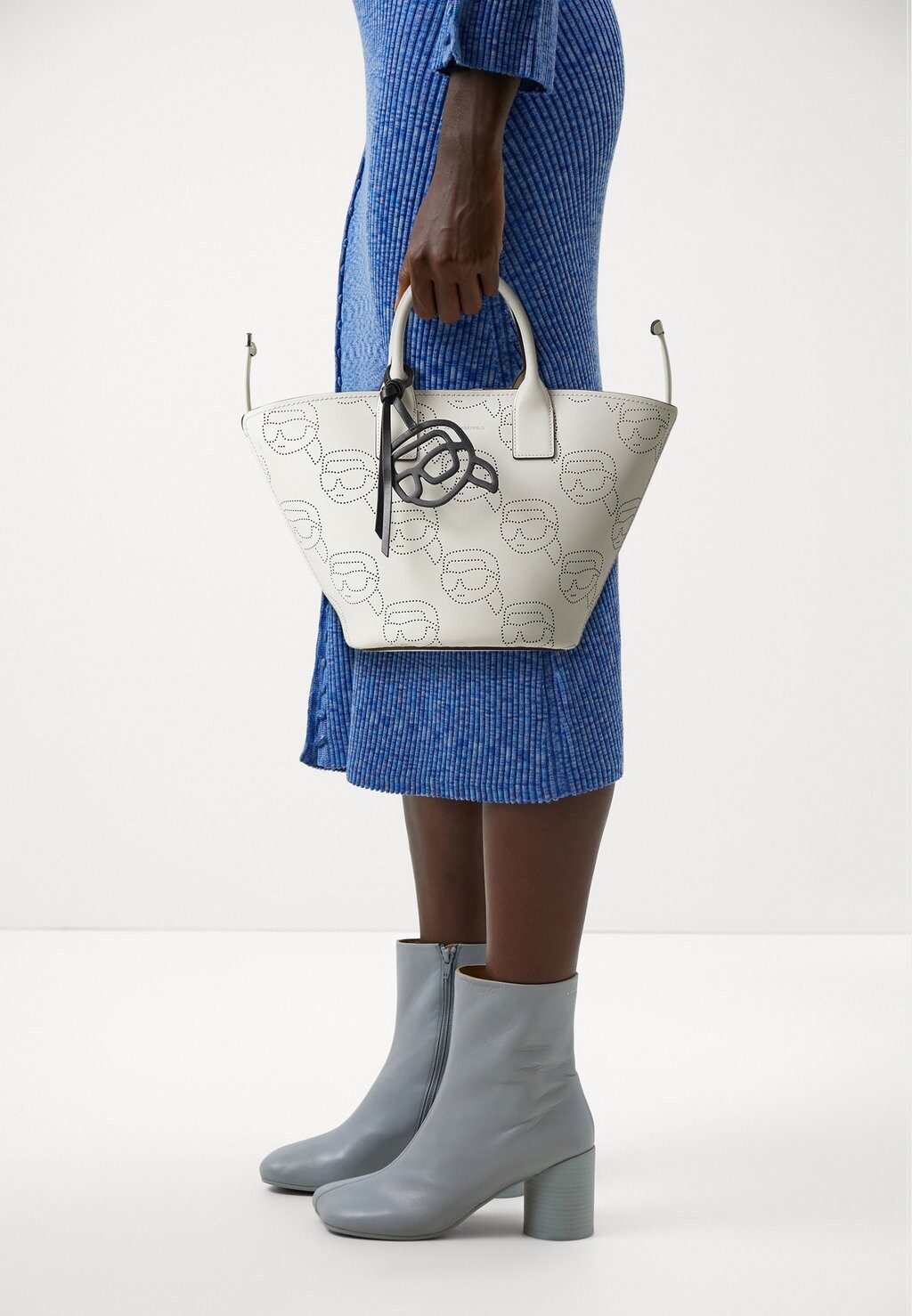 

Сумка IKONIK PERFORATED TOTE KARL LAGERFELD, цвет off white