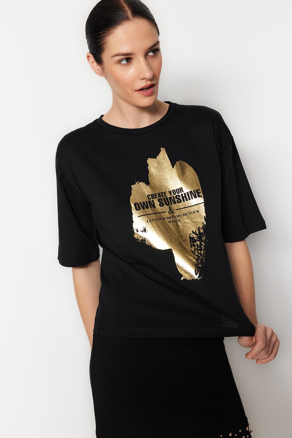 

Футболка TRENDYOLMİLLA, черный