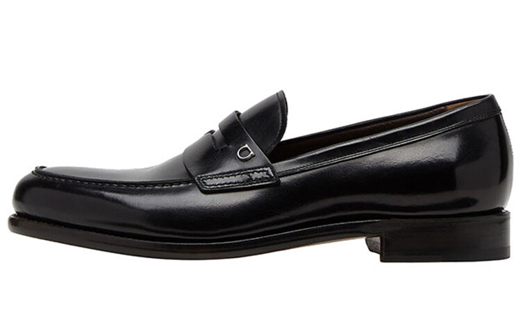 

Кожаные мокасины Ferragamo с миндалевидным носком, черный