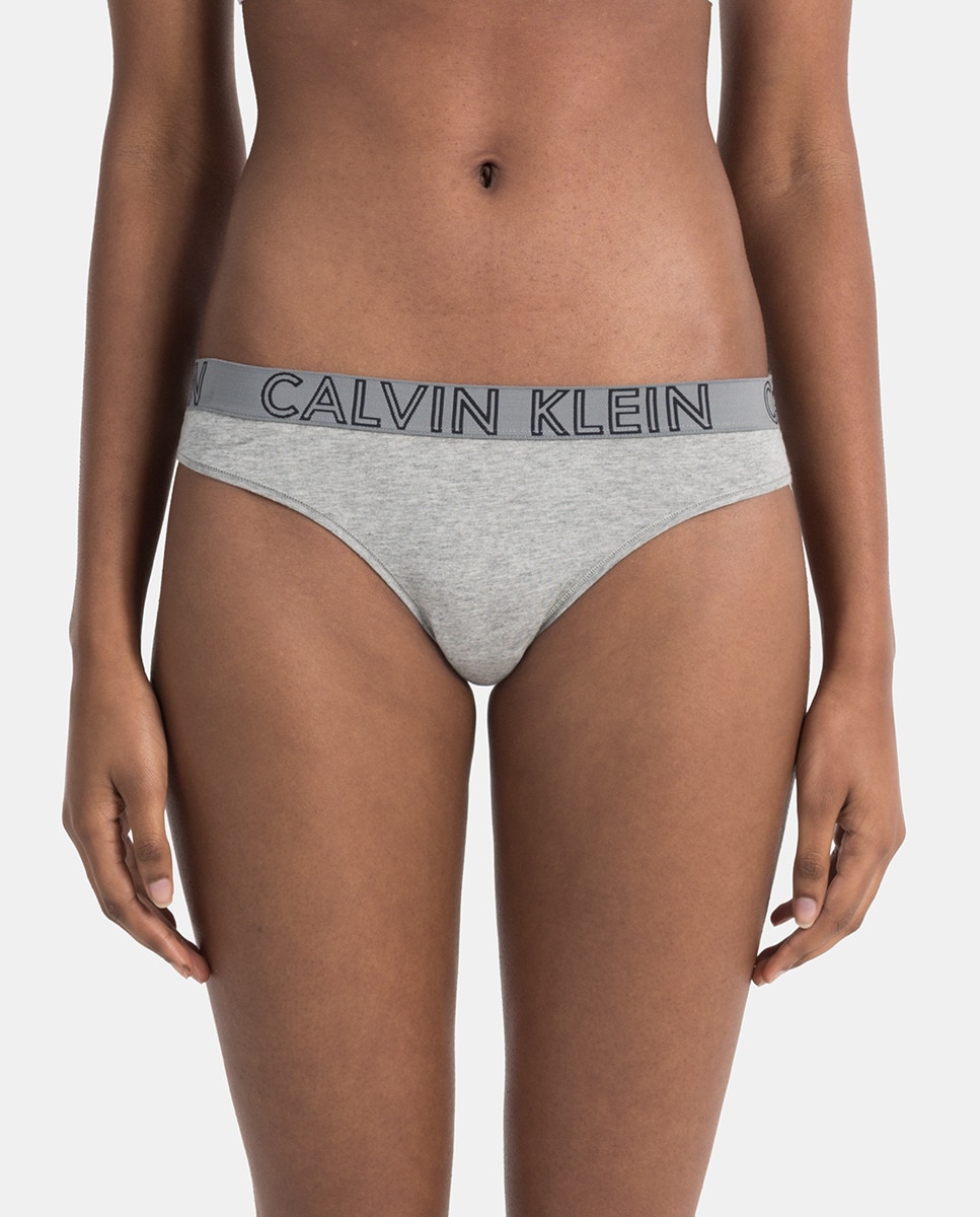 цена Хлопковые стринги Ultimate Calvin Klein с контрастным логотипом Calvin Klein, белый