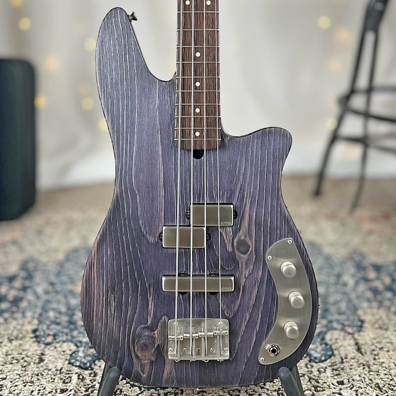 Басс гитара Offbeat Guitars Roxanne PJ 32 Medium Scale Bass in Purple Twilight on Pine with EMG Brushed Chrome PJ Pickups, Gotoh Hardware