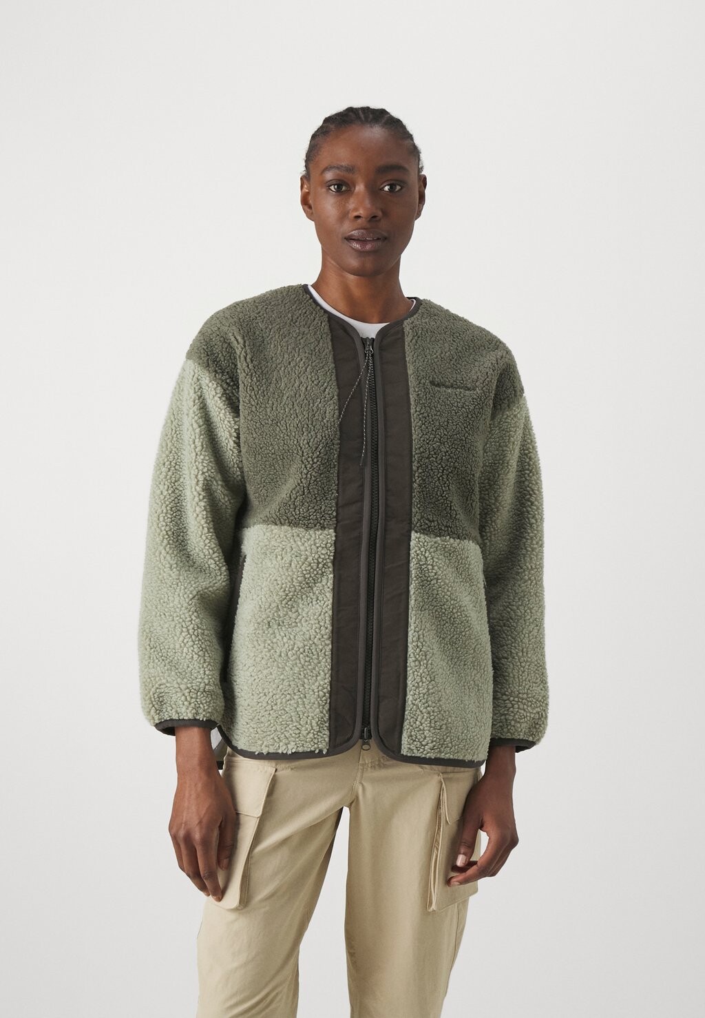 

Флисовая куртка Oversized Peak Performance, цвет pine needle/limit green/olive extre