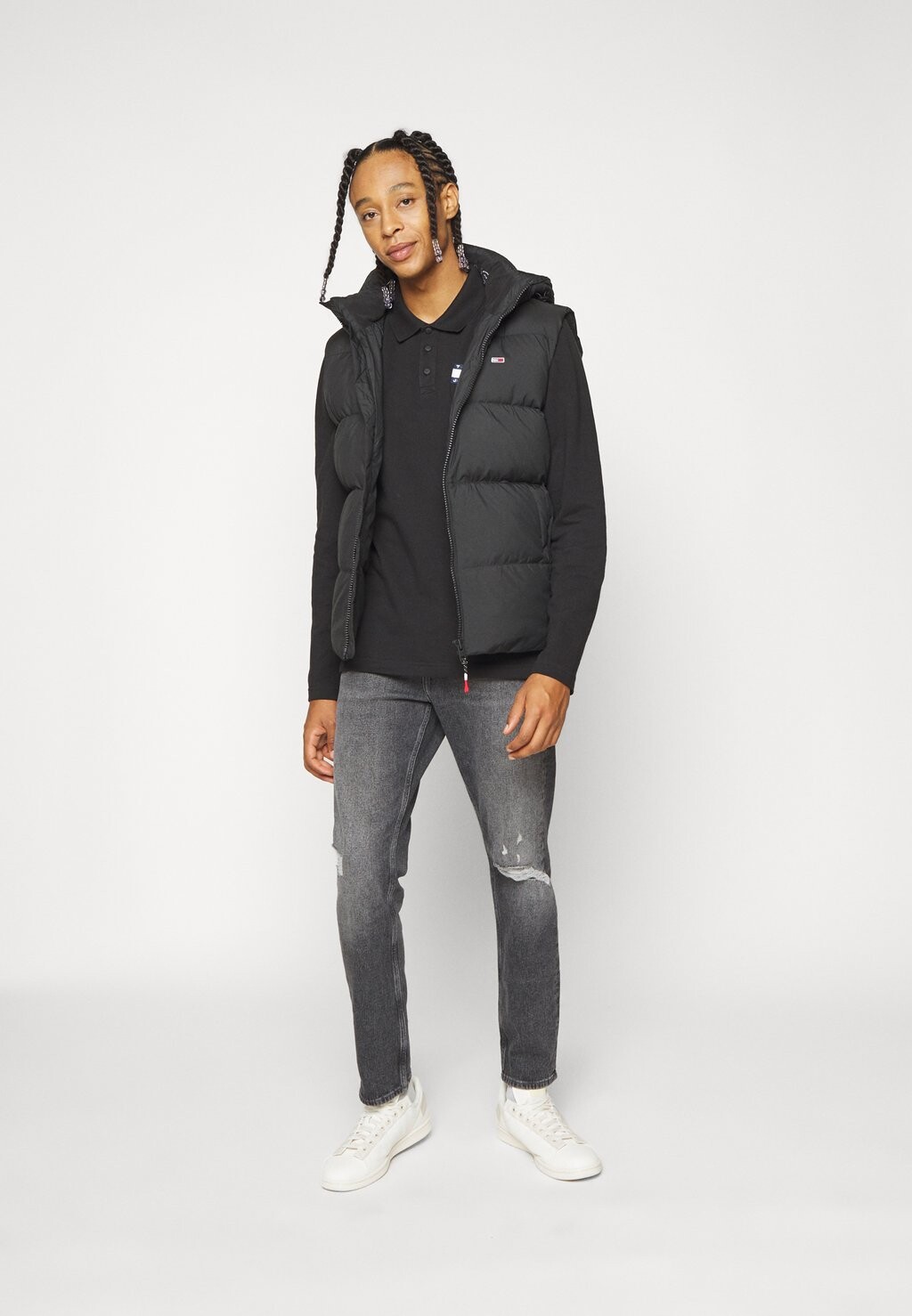 

Жилет Tommy Jeans ЖИЛЕТ ESSENTIAL, черный