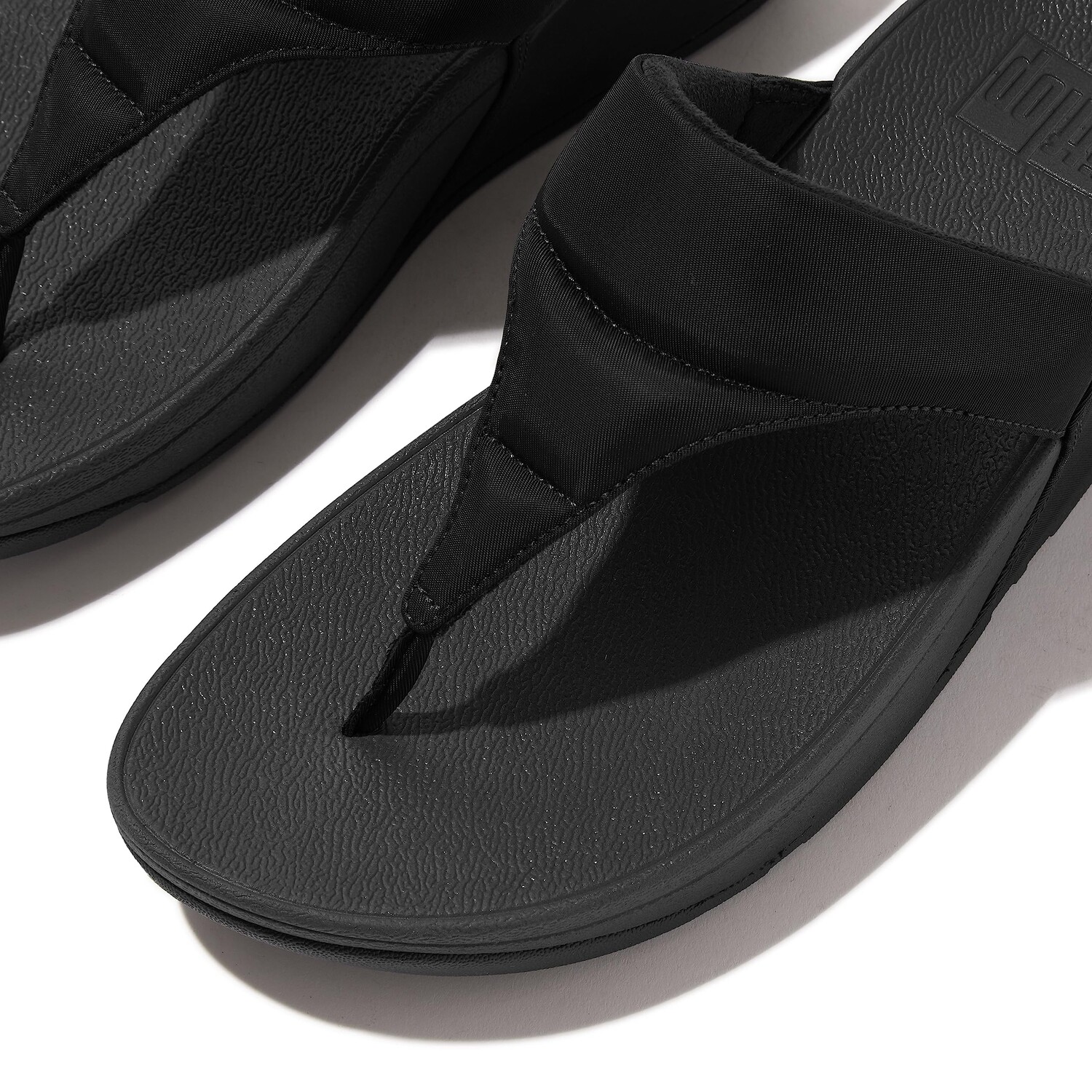

Сандалии FitFlop Lulu Water-Resistant Padded Toe-Post Sandals