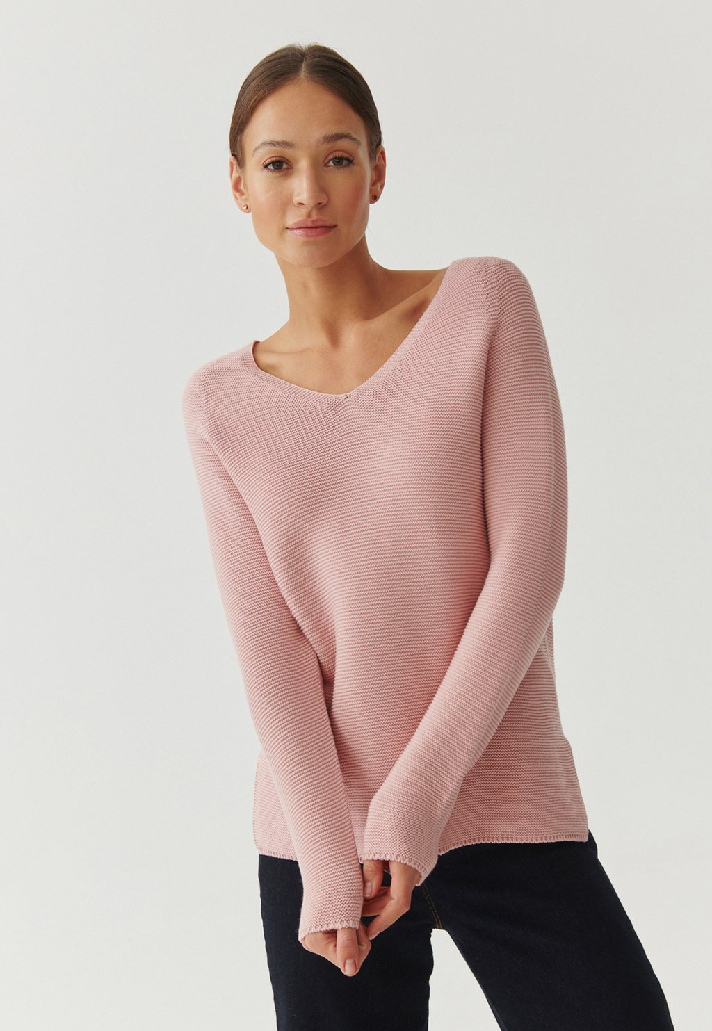 цена Вязаный свитер BORI TATUUM, цвет light rose