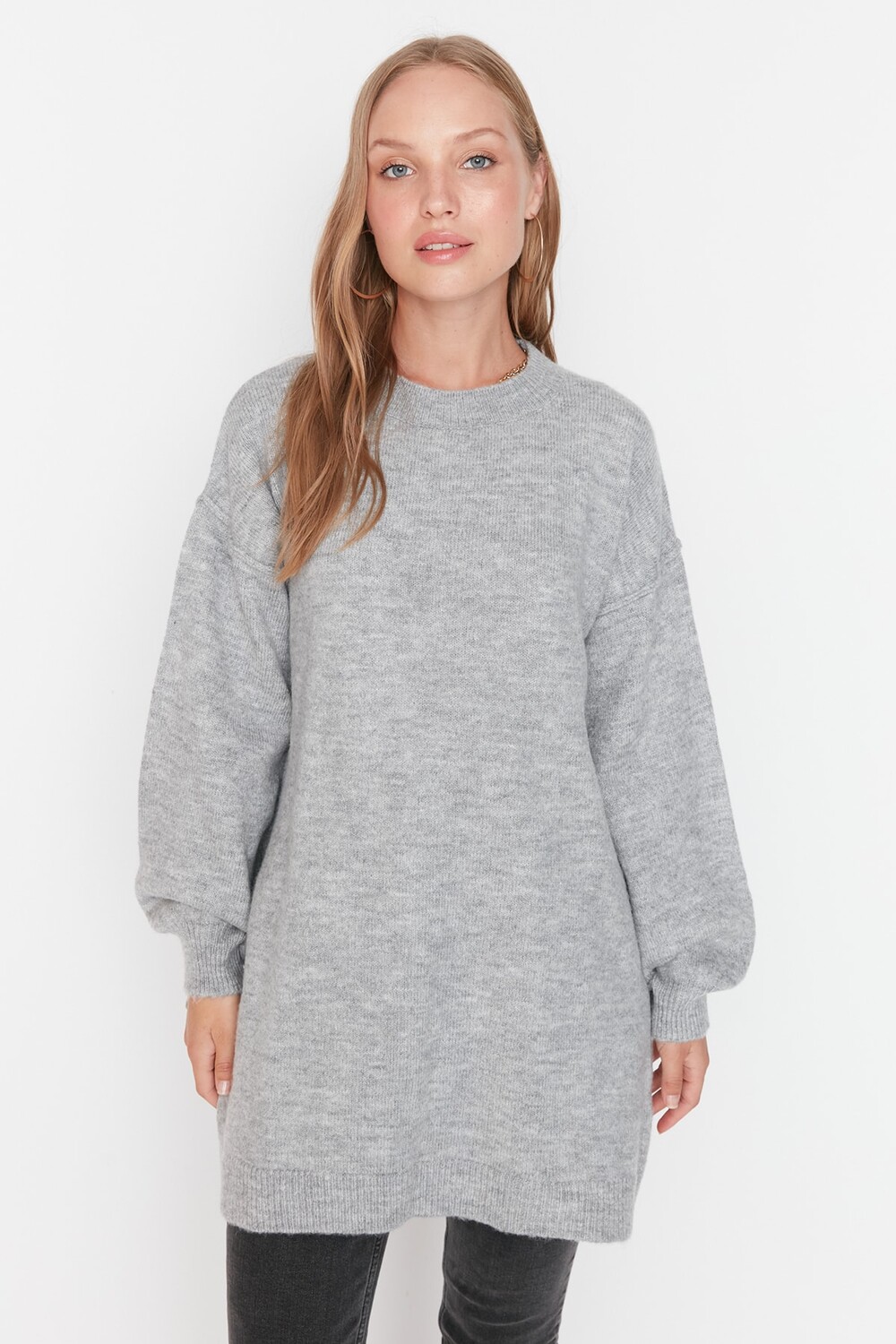 

Серый трикотажный свитер с круглым вырезом и объемными рукавами Trendyol Modest