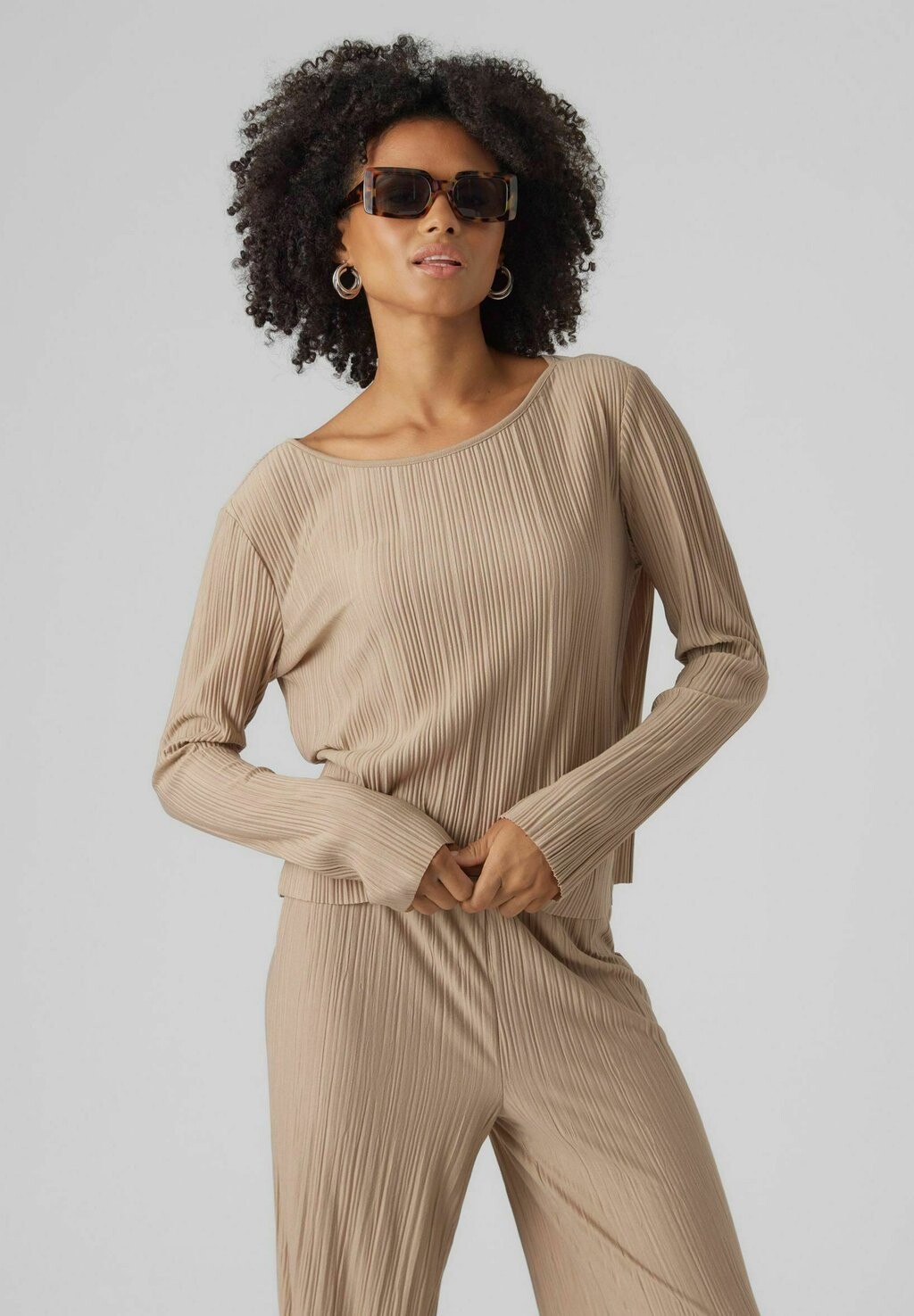

Широкая рубашка манга Vero Moda, цвет silver mink