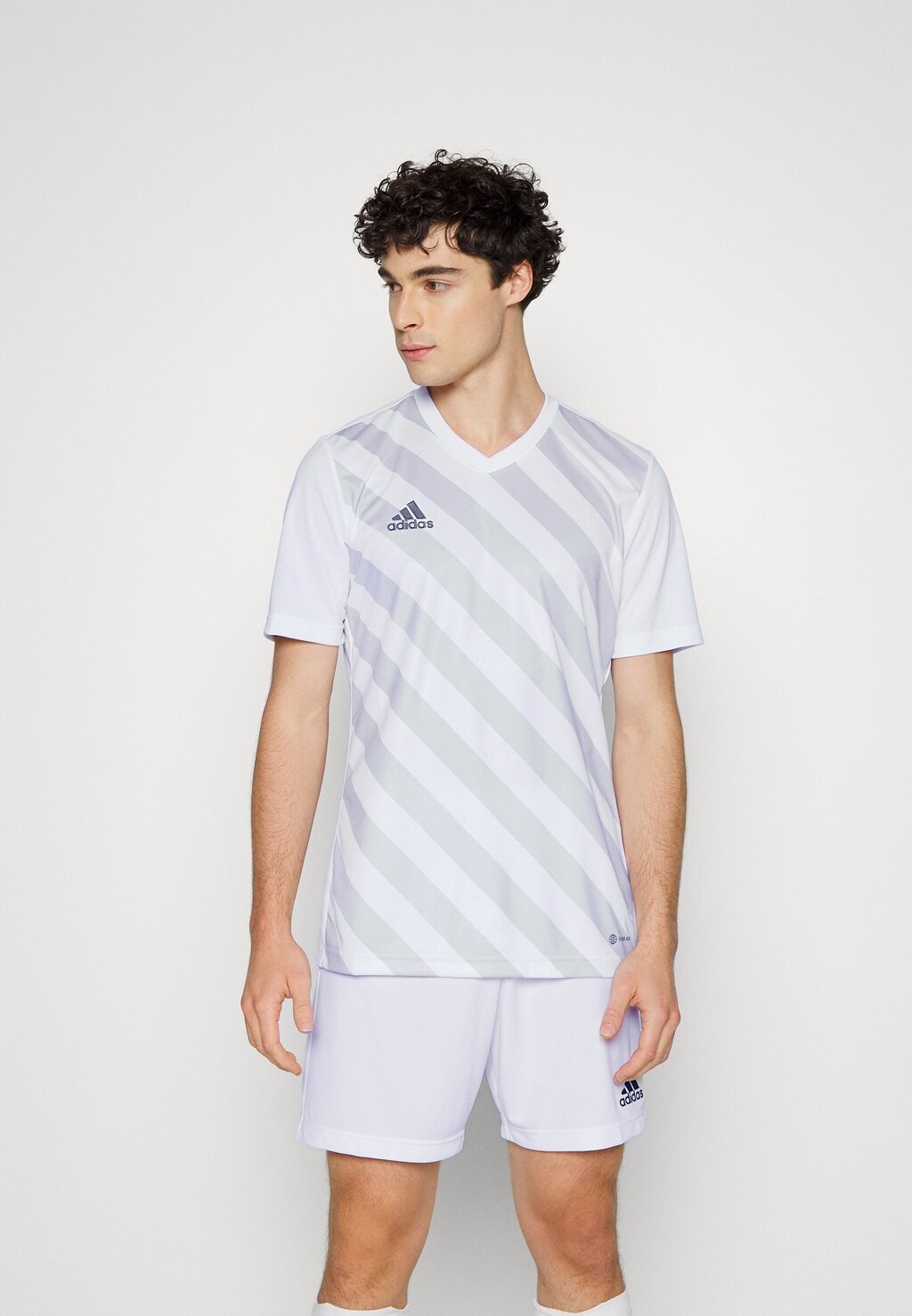 

Футболка Adidas