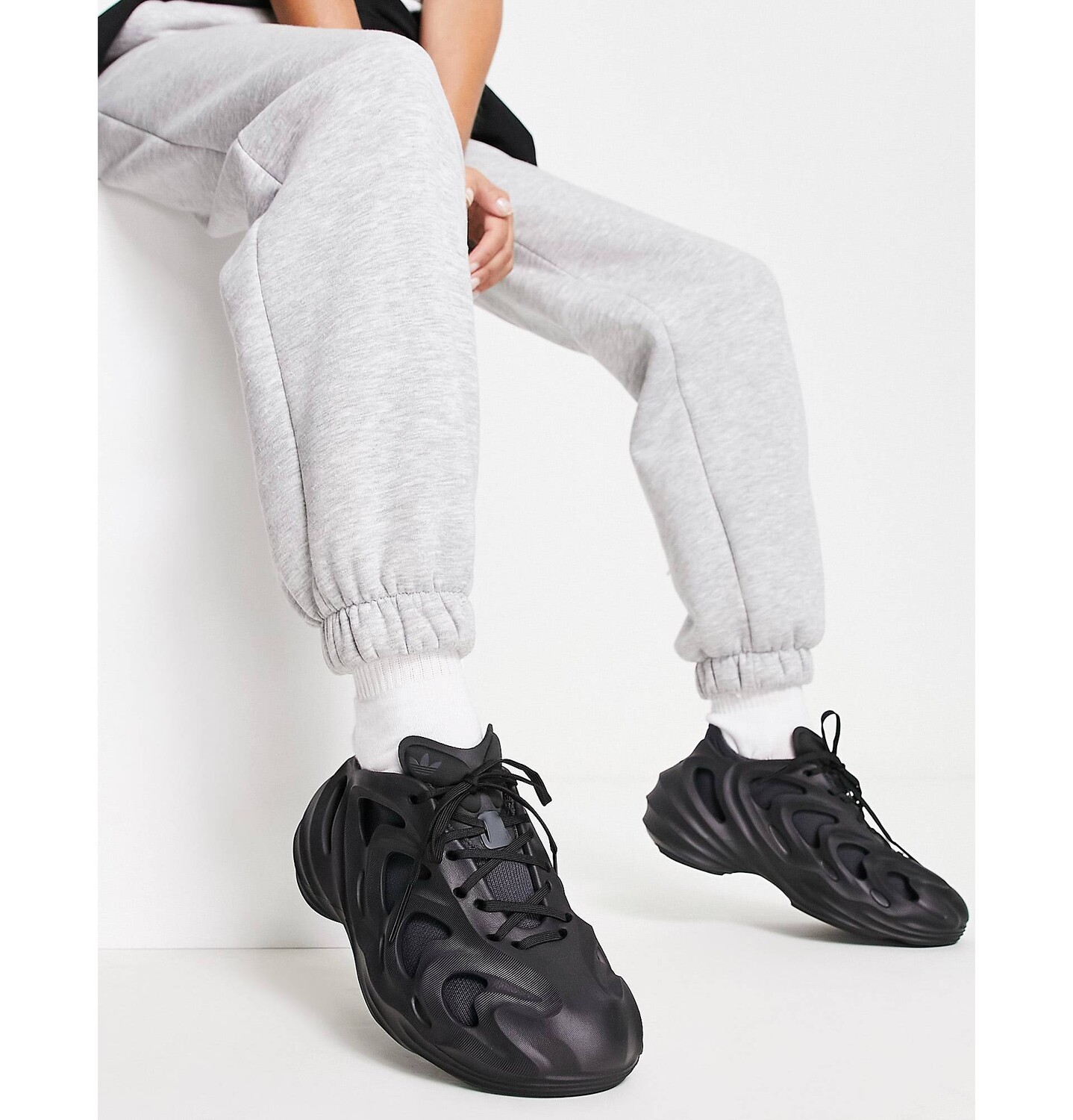 

Черные кроссовки adidas Originals Fom Quake, Черный