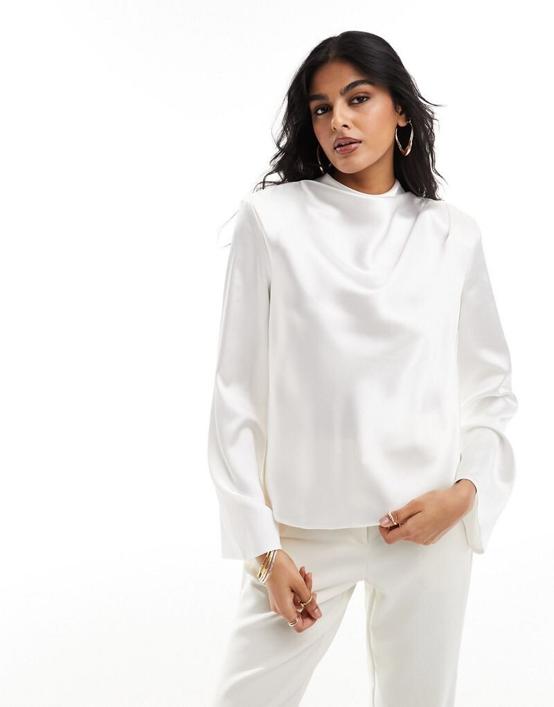 

Топ цвета слоновой кости с высоким воротником и длинными рукавами ASOS DESIGN