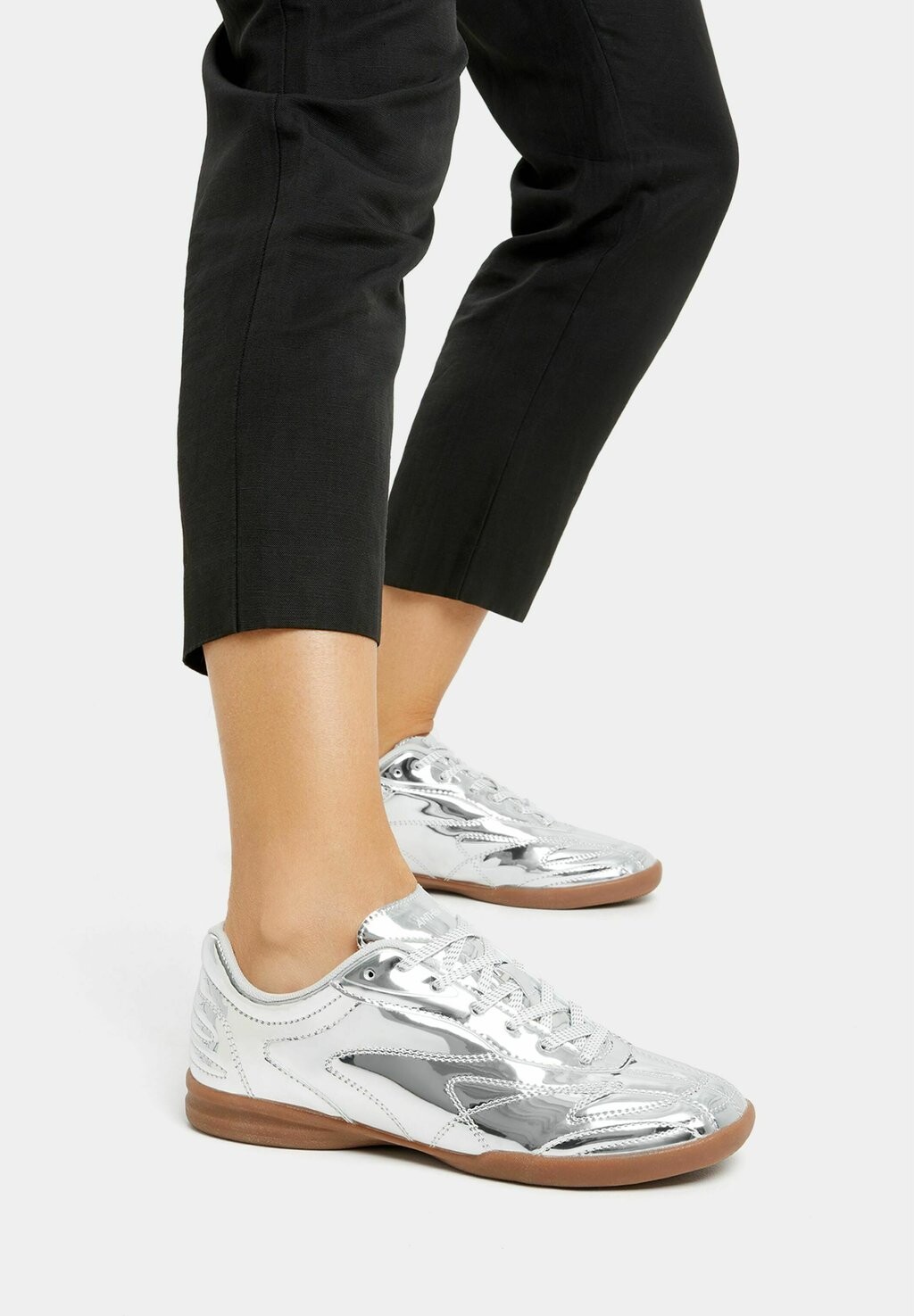 

Кроссовки низкие FOOTBALL STYLE Bershka, цвет silver coloured